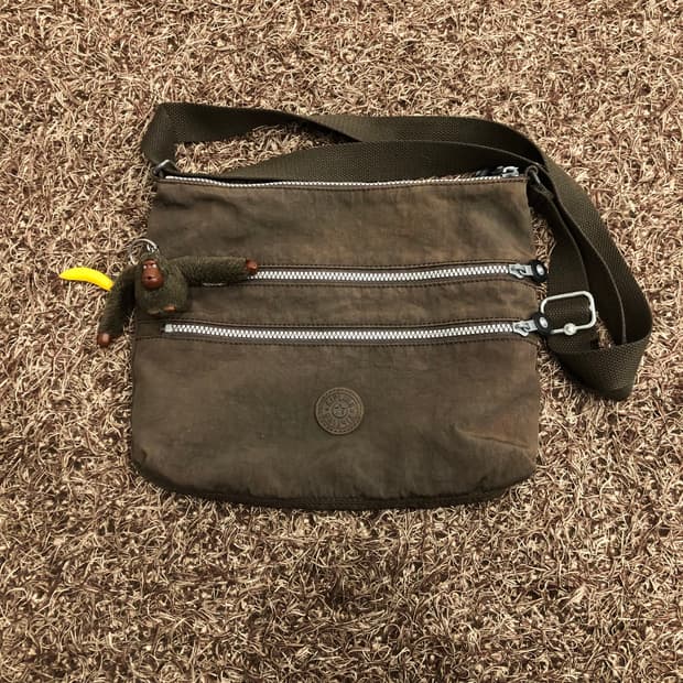 키플링 브라운 크로스백