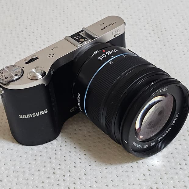삼성 NX210 미러리스 카메라
