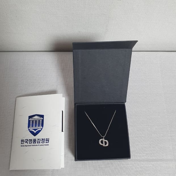 [한국명품감정원보증서] 크리스찬 디올 크리스탈 CD 실버 목걸이