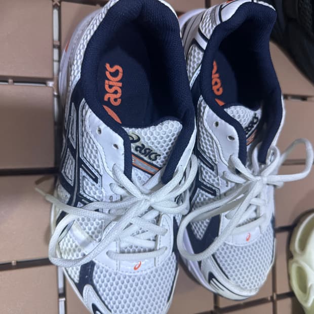 아식스 젤-1130 240사이즈