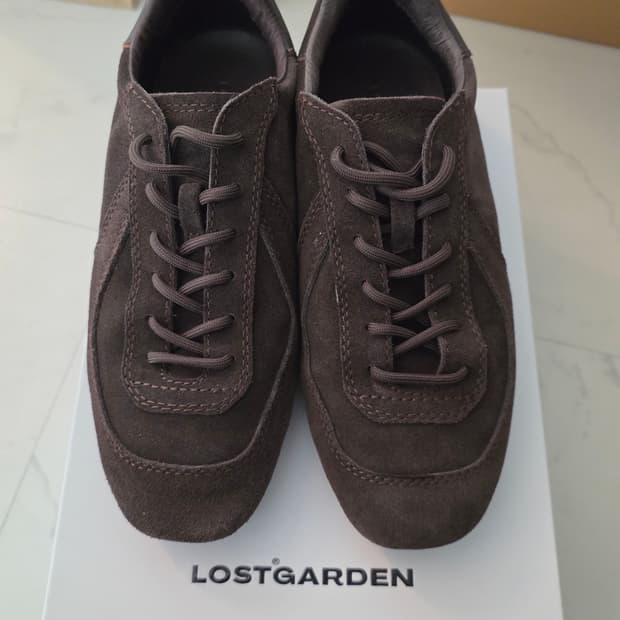로스트가든 드라이빙 스니커즈 - 스웨이드 브라운 230