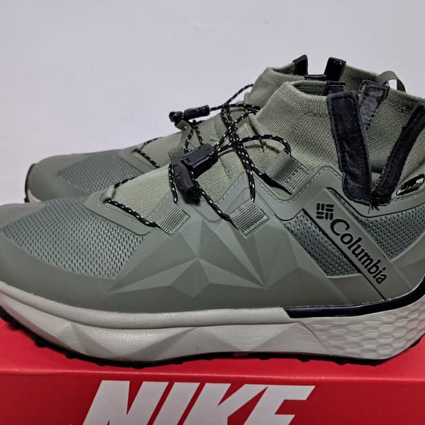 컬럼비아 트레킹화 260