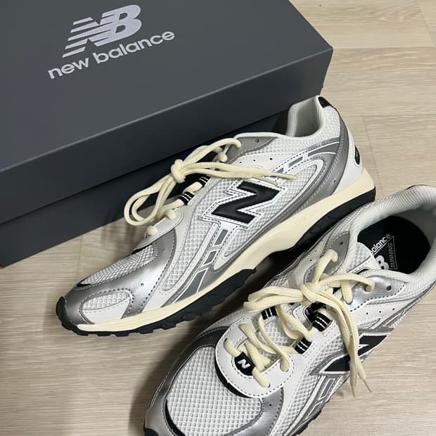 (275) 뉴발란스 204L 실버 메탈릭 블랙