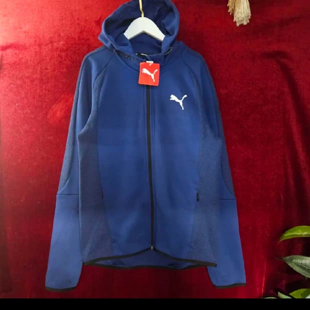 푸마(PUMA) 트레이닝 셋업

(후드집업 + 팬츠)