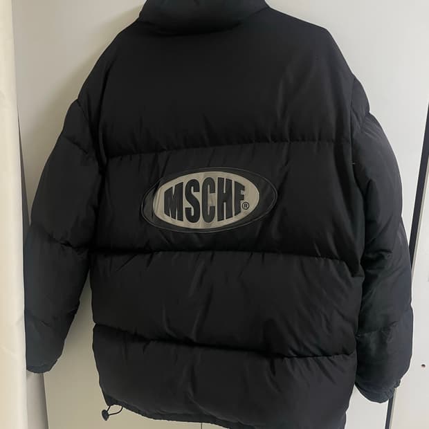 미스치츠 오발 백로고 패딩