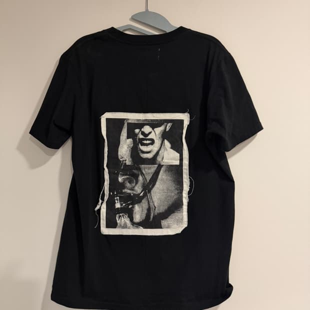 헬무트랭 포토 패치 반팔