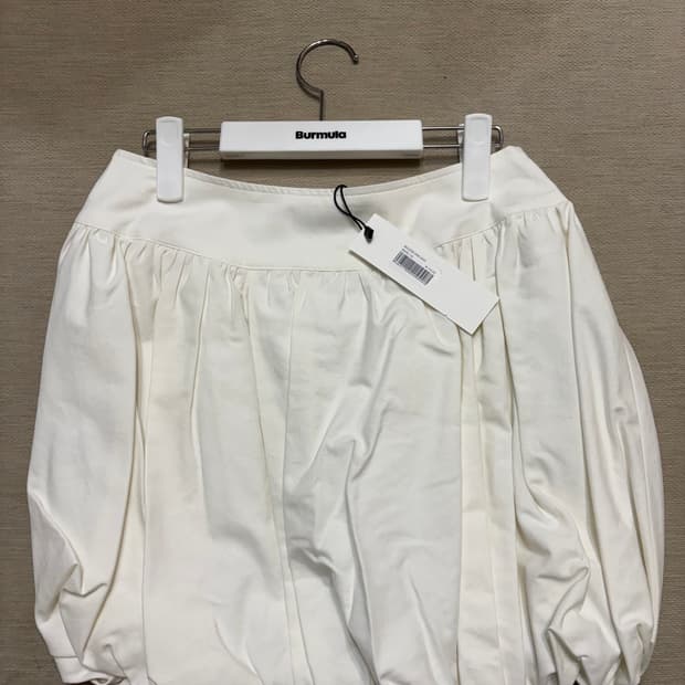 버뮬라 BALLOON MINI SKIRT (WHITE)