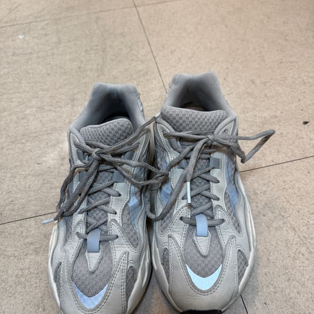 아디다스 이지부스트 700 V2 스태틱 265mm