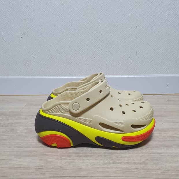 크록스 버블 크러쉬 클로그 260