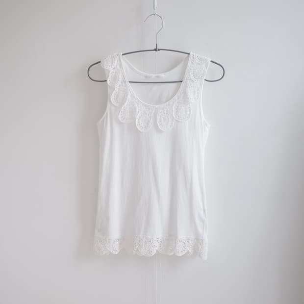 Lace white sleeveless