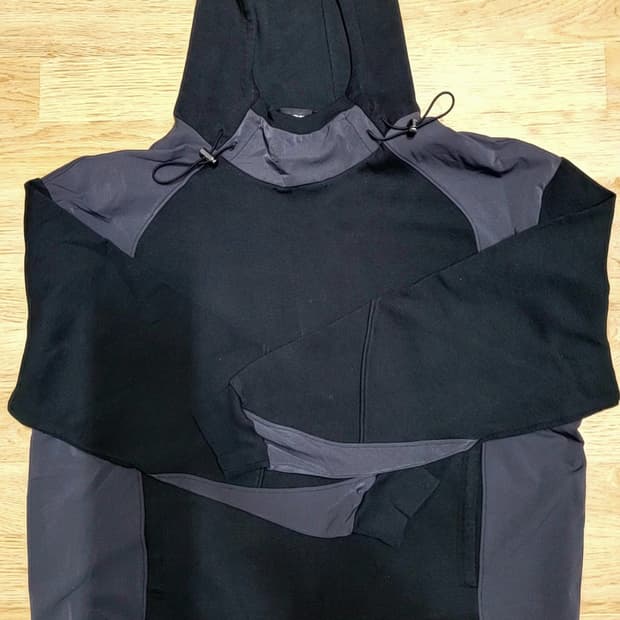 디프런트 이즈 오케이 후드티