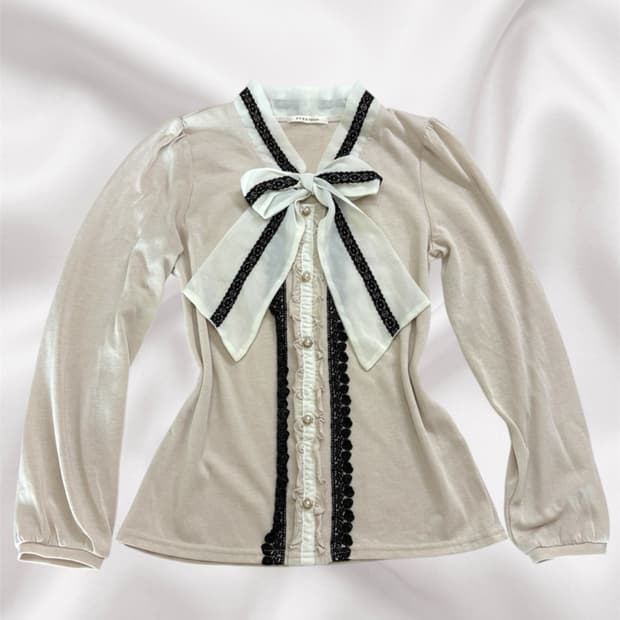 엑시즈팜 리본 베이지 라떼갸루 베이지 탑 M