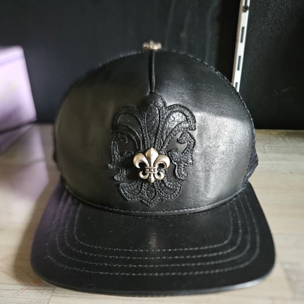 크롬하츠  Fleur de Lis Leather 캡