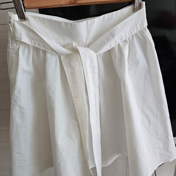 화이트 리본 미니 스커트