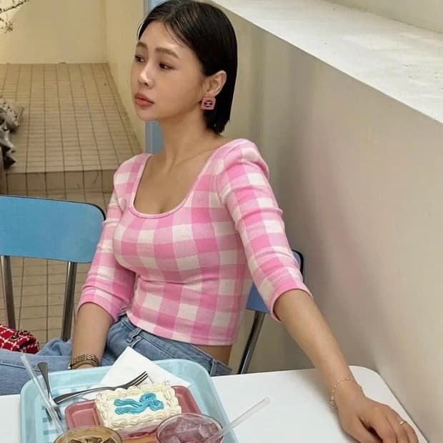 살롱드매그 체크 스퀘어 니트 티 노랑, 분홍