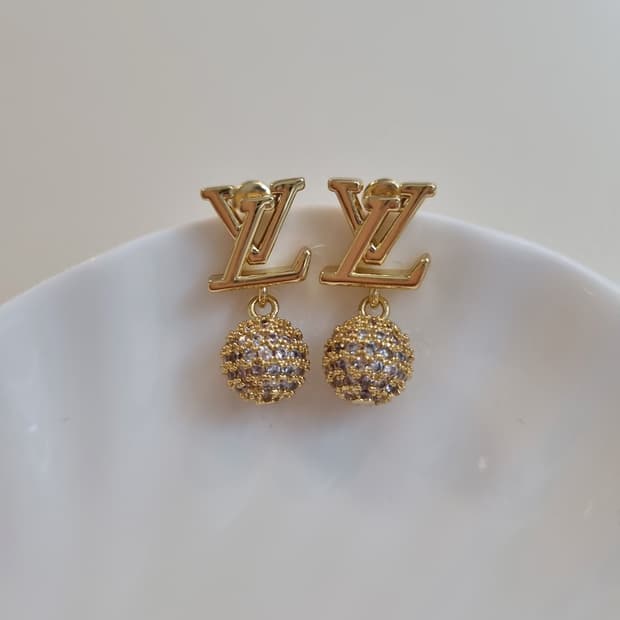 루이비통 업사이클링 금볼 아이코닉 귀걸이