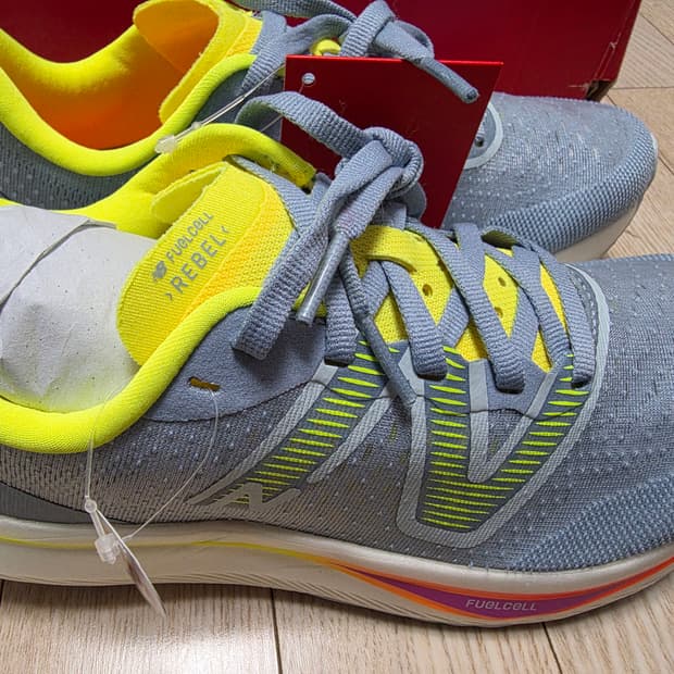 뉴발란스 FuelCell Rebel WIDE 새상품