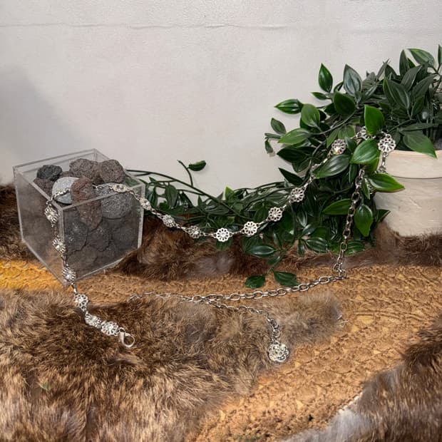 Silver cubic flower chain belt