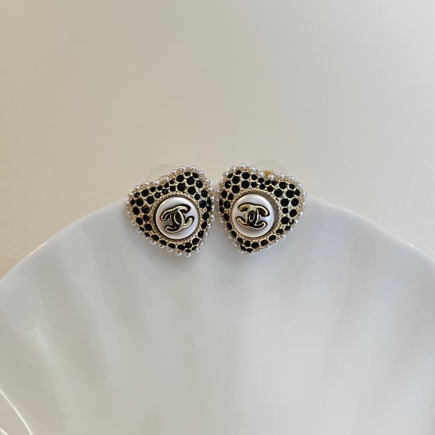 샤넬 큐빅하트 진주 블랙 귀걸이 업사이클링