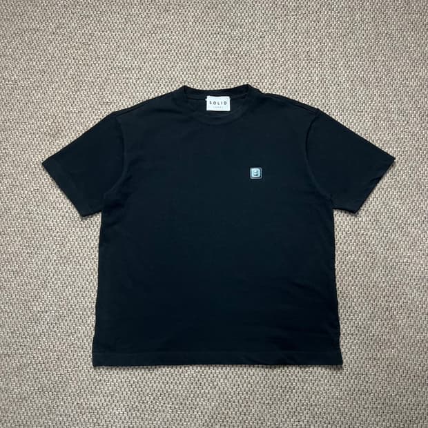 솔리드옴므 백로고 반팔 블랙 46
