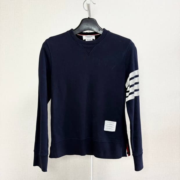 [2] 톰브라운 사선완장 맨투맨 네이비