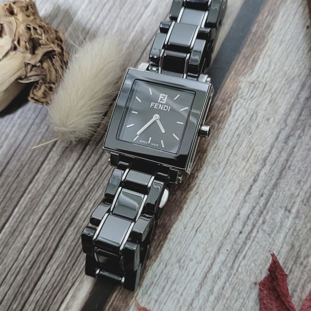 [연말세일] 정품 펜디 콰드로 세라믹 쿼츠 시계