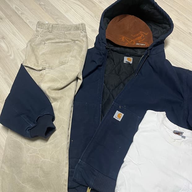 칼하트 J140 액티브 자켓 + 아크테릭스 비니 + 감마갤러리 바지