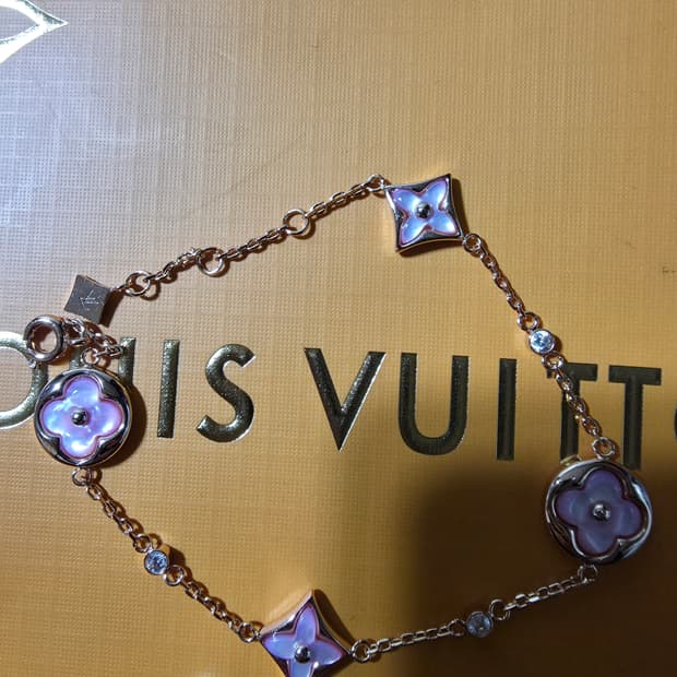 루이비통 블라섬 팔찌입니다