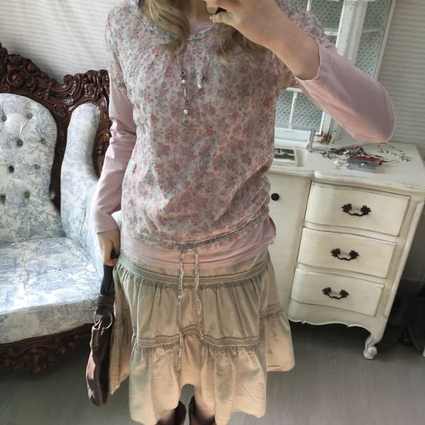 Set)레이어드 블라우스 + 핑크레이스티 + 베이지스커트