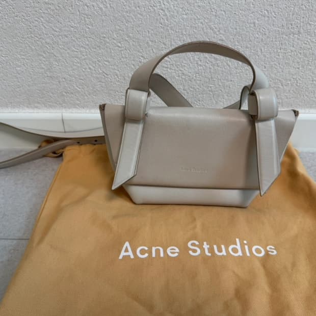 아크네스튜디오 무수비 크로스백