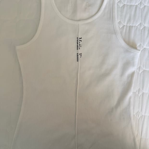 마뗑킴 나시 PINTUCK SLEEVELESS TOP IN WHITE