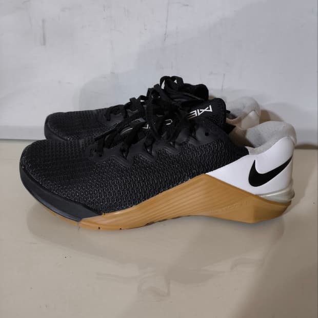 235mm 나이키 메트콘5 블랙검 트레이닝화 크로스핏