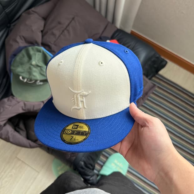 뉴에라 피어오브갓 에센셜 캡