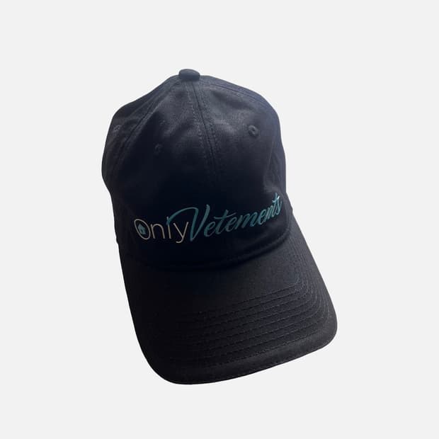 베트멍 23AW 가르드로브 'Only Vetements' 볼캡 블랙