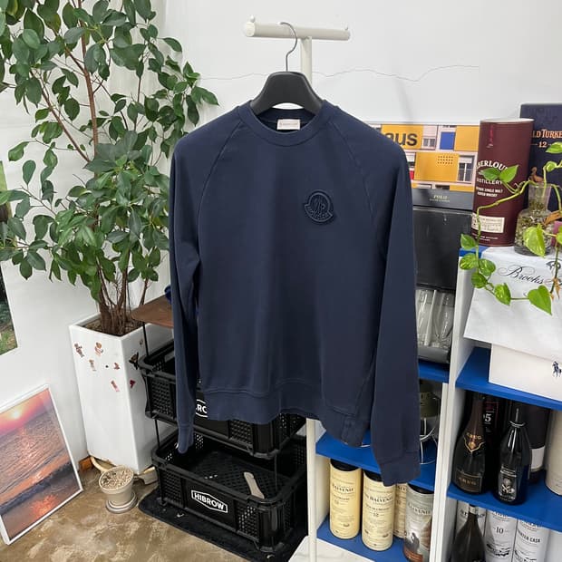 몽클레어 맨투맨 M