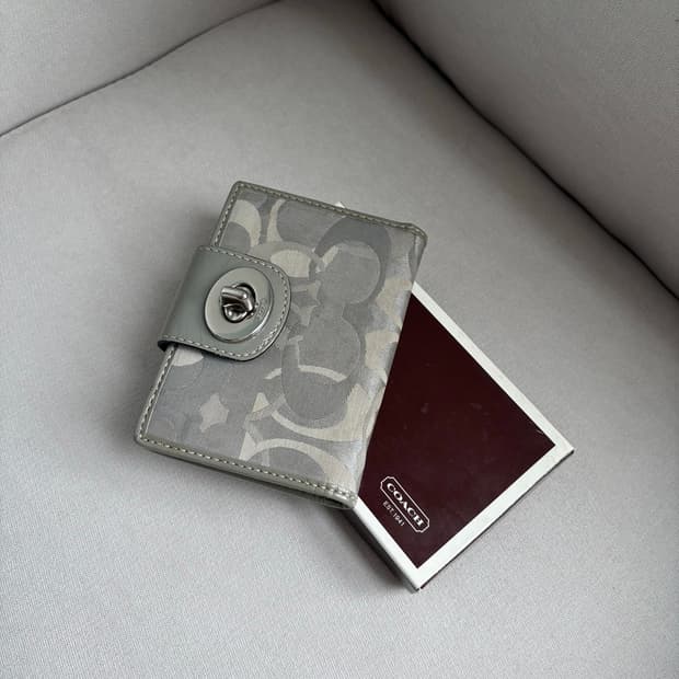 Coach silver wallet🩶