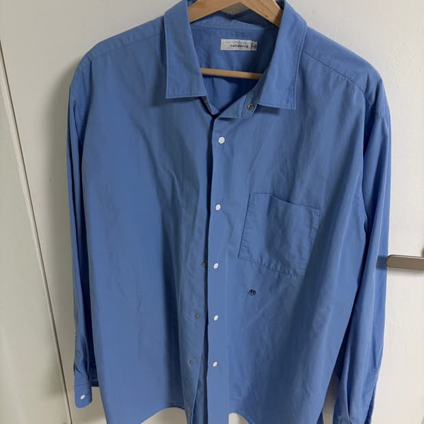 나나미카 레귤러칼라 윈드셔츠 삭스