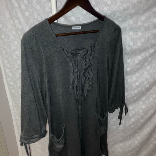 💌 Gray shirring ops.