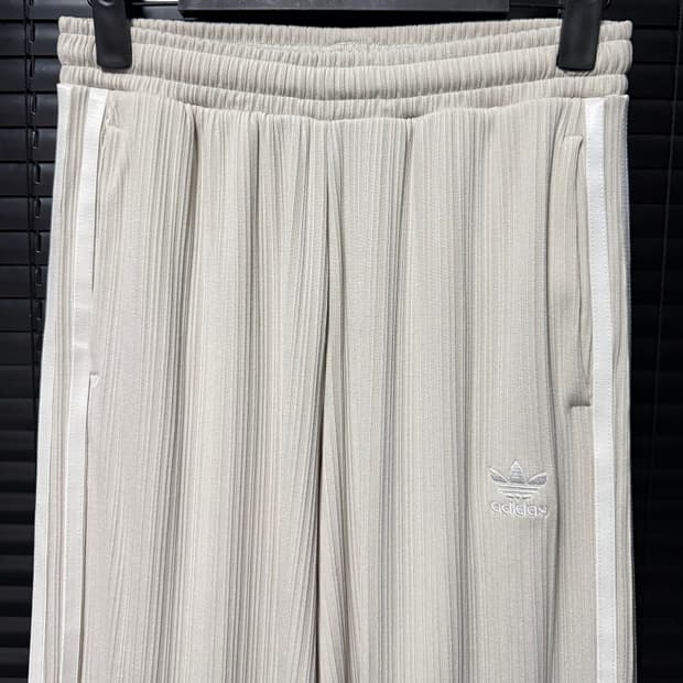 아디다스 아이보리 베이지 플리츠 주름 와이드 트랙 밴딩 팬츠 삼선 요가