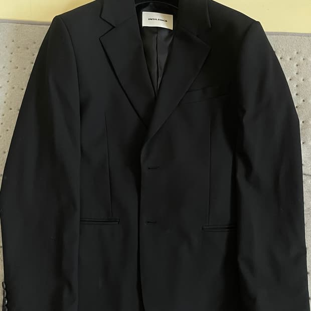 인사일런스 블레이저