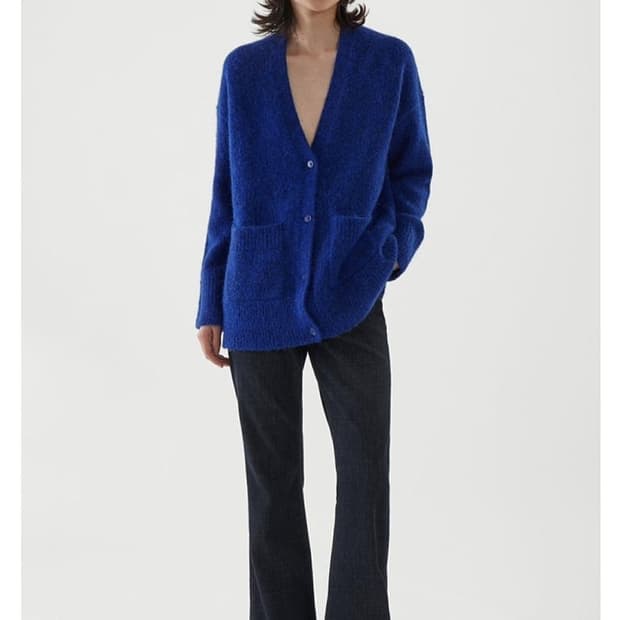 COS 브이넥 패치 포켓 가디건