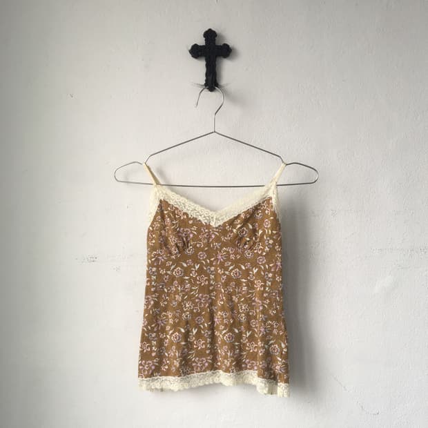 Lace trimming flower pattern sleeveless