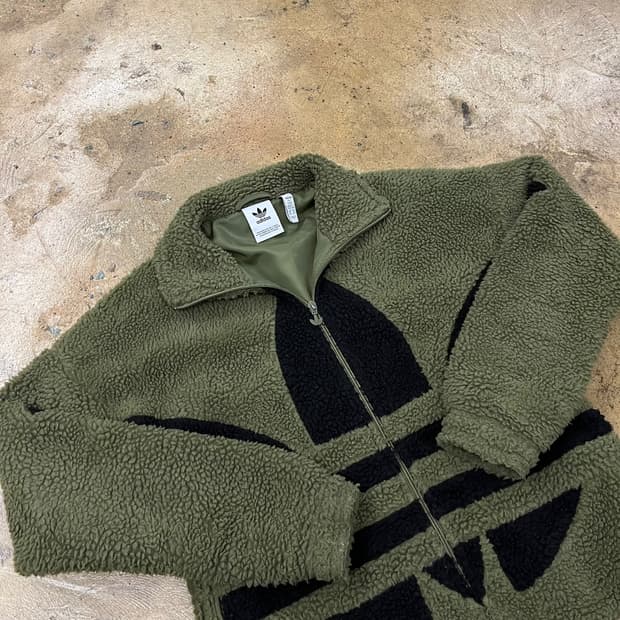 아디다스 카키 블랙 빅 파이어버드 로고 후리스 