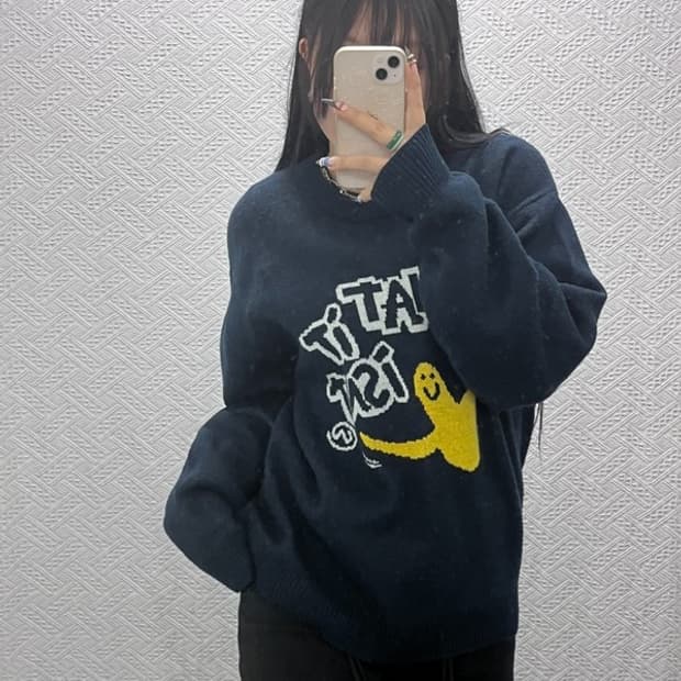 와릿이즌 빅로고 오버핏 아크릴 니트 스웨터 100 C05926