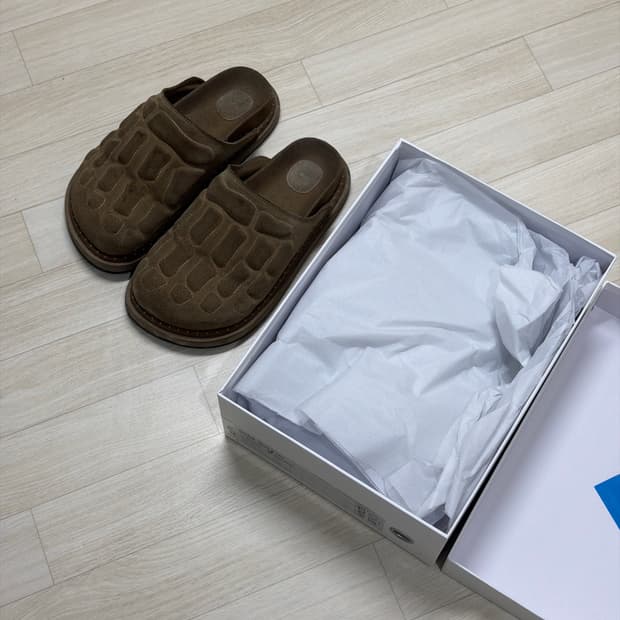 이예 킨치 본 뮬 270