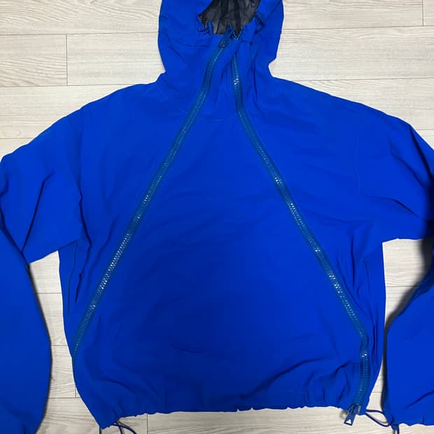 [L] 보테가베네타 윈드브레이커 블루