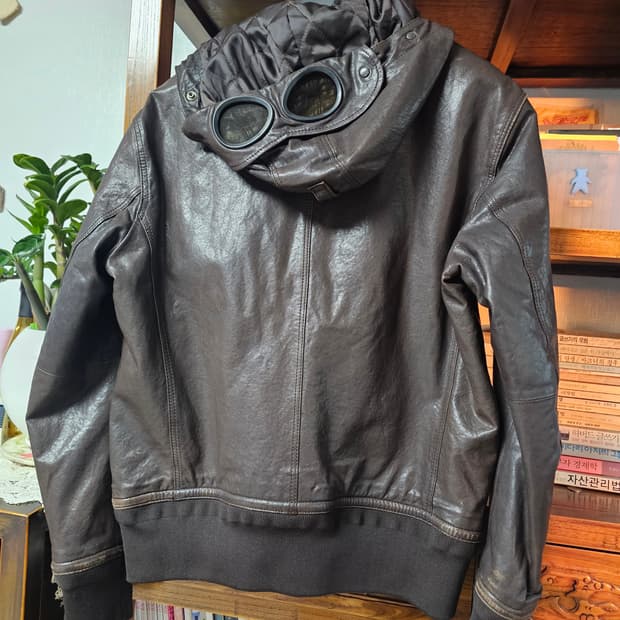 씨피 CP컴퍼니 가죽 후드 퀼팅 자켓 100 팔아요 정품 패딩