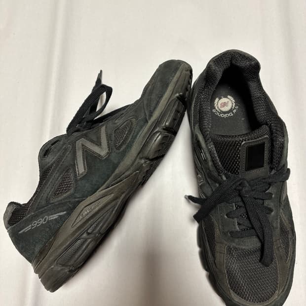 뉴발란스 990 v4 트리플블랙 255