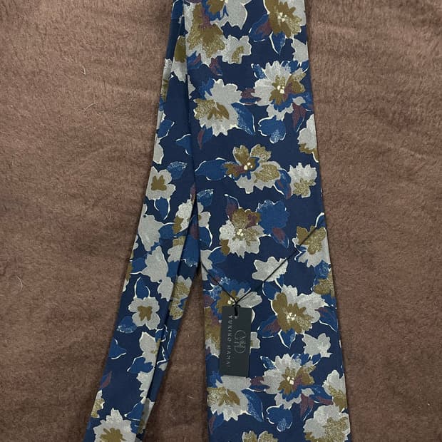 yukiko hanai  넥타이