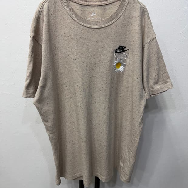 정품) 나이키 루즈핏 플라워 자수 반팔 티셔츠 XL